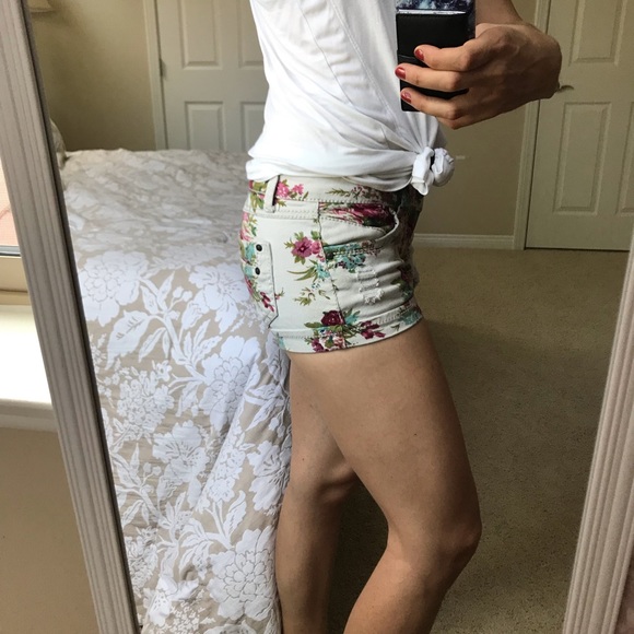 Floral Stretch Shorts - Picture 3 of 7